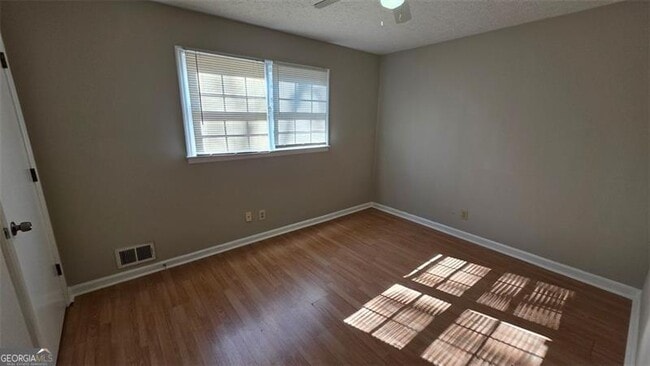 Building Photo - 1824 Poinsetta Dr