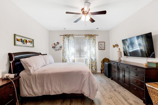 Building Photo - 376 Brennan Dr