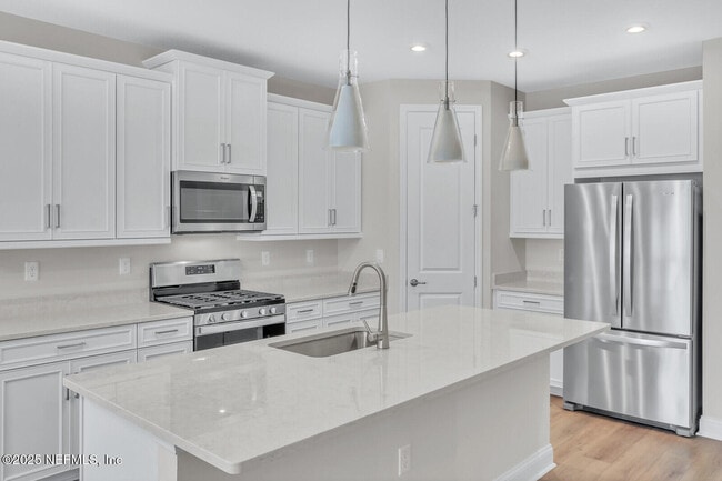 Building Photo - 101 Silkgrass Pl