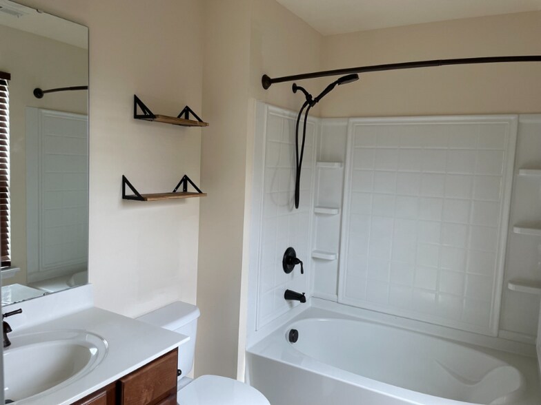 Building Photo - 2097 Shady Pond Dr