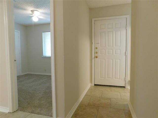 Building Photo - 2204 Canterbury Ct