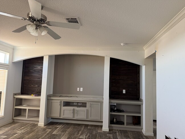 Building Photo - 17445 S Quail Rd