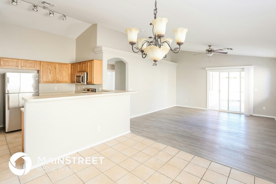 Building Photo - 9016 W Pinchot Ave