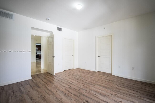 Building Photo - 300 Majorca Ave