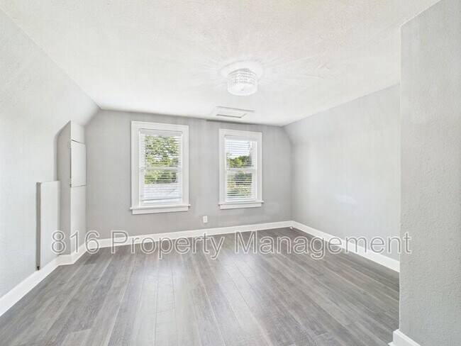 Building Photo - 701 W Kansas St