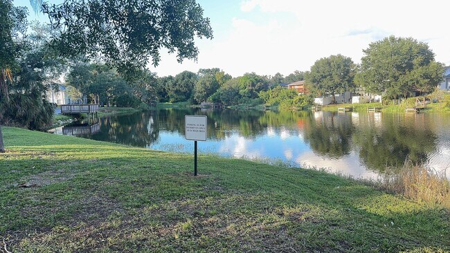 Building Photo - MOVE IN SPECIAL- Newly renovated 3 bedroom/2.5 bath townhouse for rent located in the lovely gate...