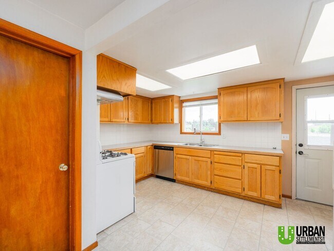 Building Photo - 3 Bedrooms | 1 Bathroom | 2,168 Sq. Ft. | Attached Garage | Large Yard