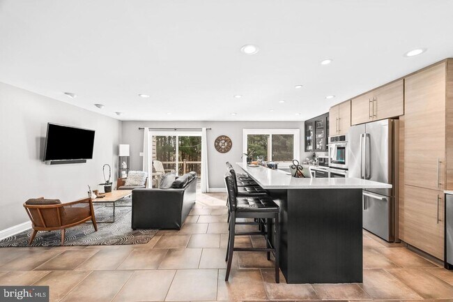 Building Photo - 6 Hounds Hollow Ct