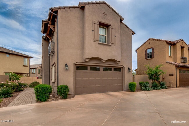 Building Photo - 15816 S 12th Way