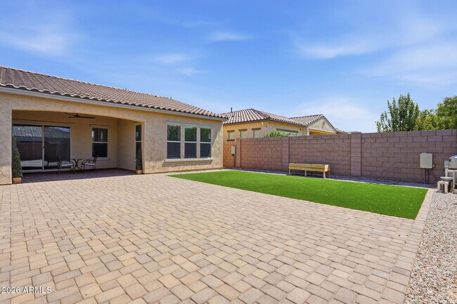 Building Photo - 10631 E Thatcher Ave