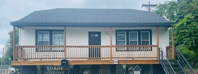 Building Photo - 204 E Gudgell Ave
