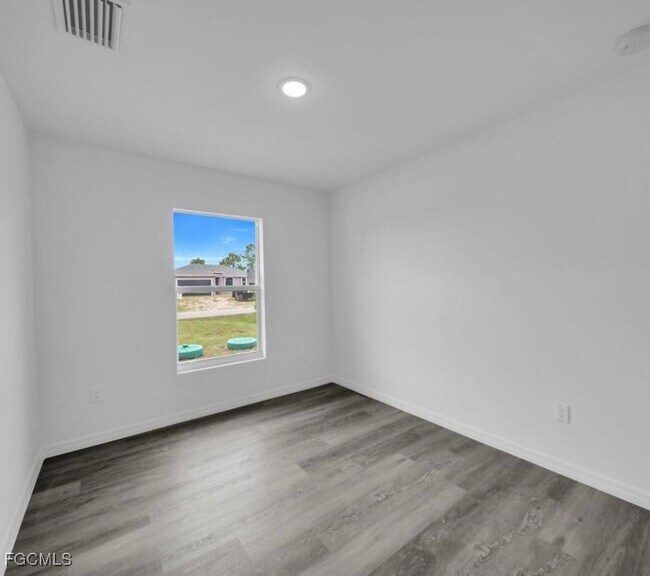 Building Photo - 382 McArthur Blvd