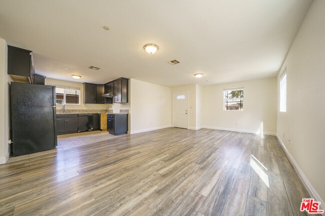 Building Photo - 154 E 84th Pl