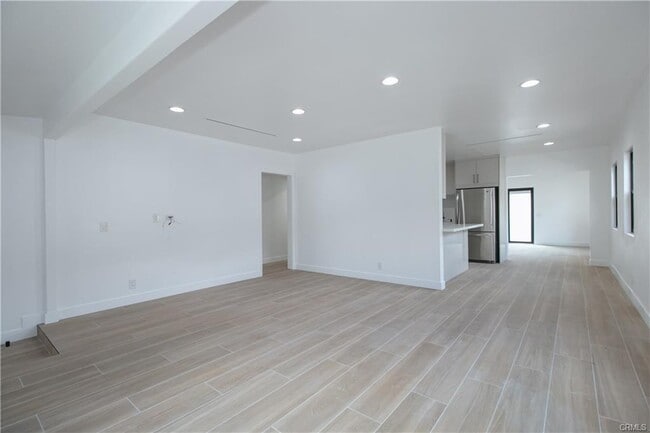 Building Photo - 8143 Hazeltine Ave