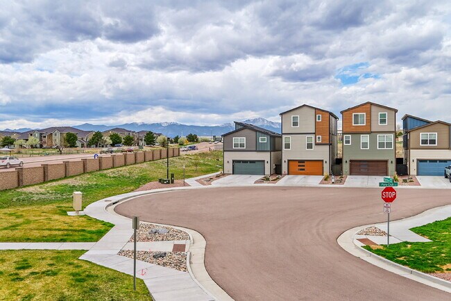 Building Photo - $2,095.95 2 Beds | 2 Bath, Single Family Home in Colorado Springs with Deck / Balcony!