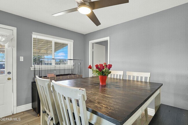 Building Photo - 1513 Fir St