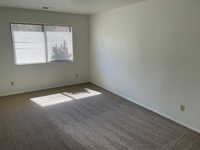 Building Photo - Village of Oak Creek  6-MONTH LEASE TERM