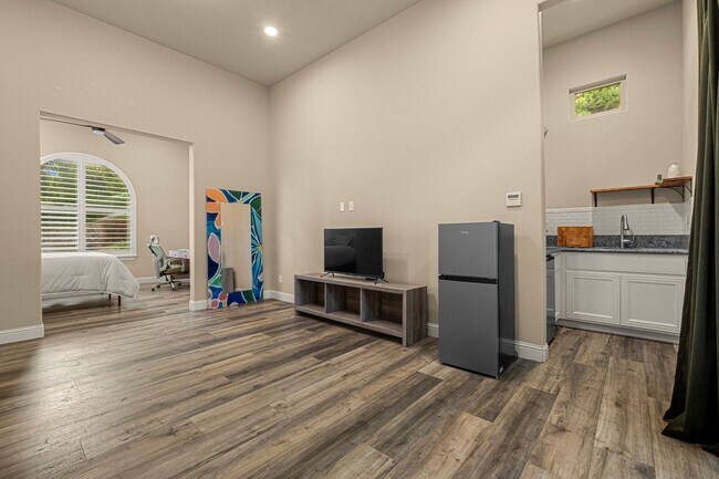 Building Photo - 4001 Reni Ct