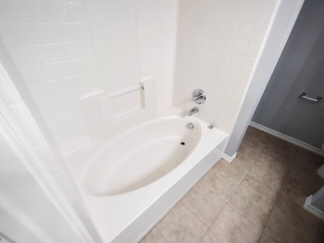 Building Photo - Beautiful home in nice neighborhood