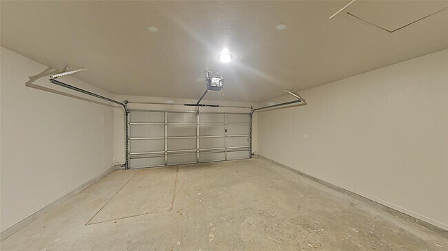 Building Photo - 11207 Howard Dr