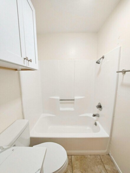 Building Photo - 111 Meteor Dr
