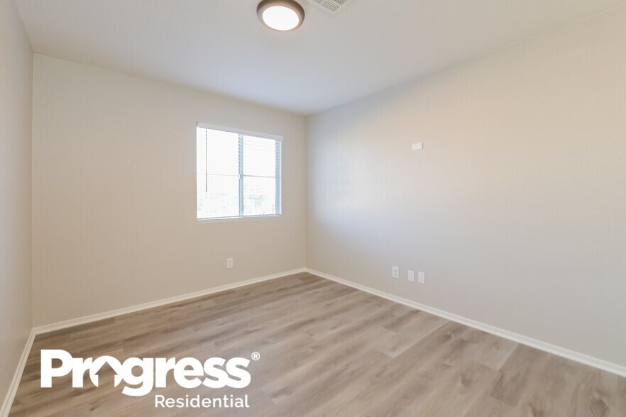 Building Photo - 2168 Eaglecloud Dr