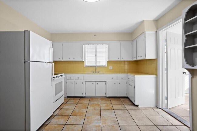 Building Photo - 3452 9th Ave N