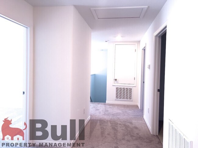 Building Photo - 1754 Red Lp