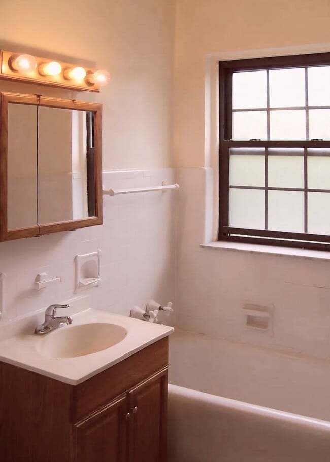 Building Photo - 1123 Washington Blvd