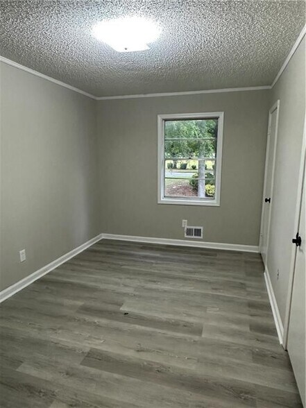 Building Photo - 422 Emmett St