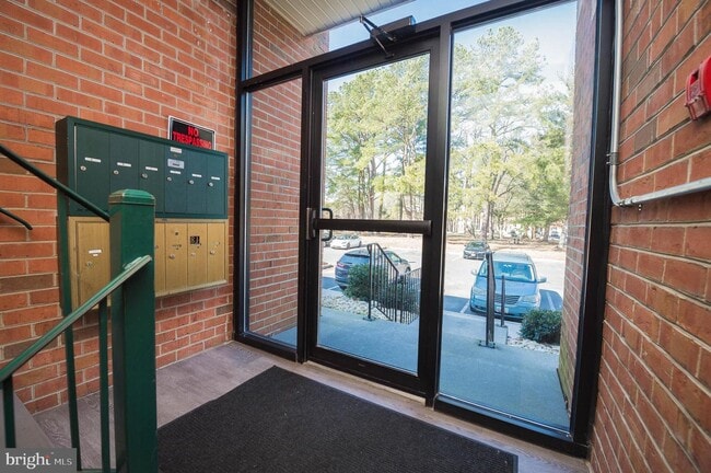 Building Photo - 810 College Ln