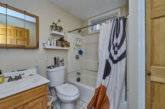 Building Photo - 14 Haverford St