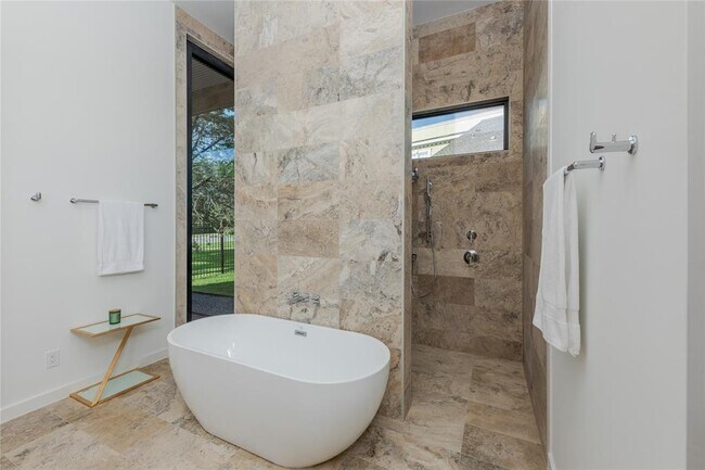 Building Photo - 614 Robin Dale Dr