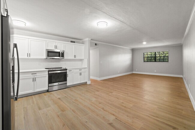 Building Photo - 324 Southwind Dr