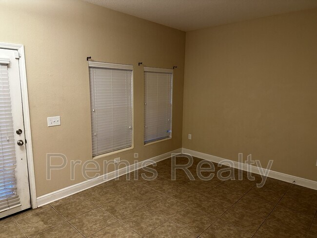 Building Photo - 11875 77 Ct