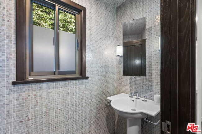 Building Photo - 31833 W Sea Level Dr