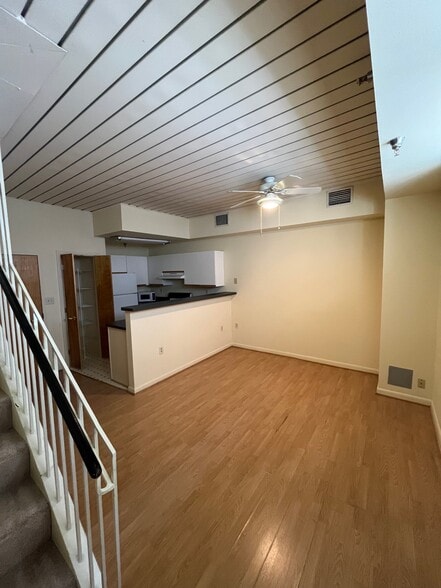 Building Photo - 907 Caroline St