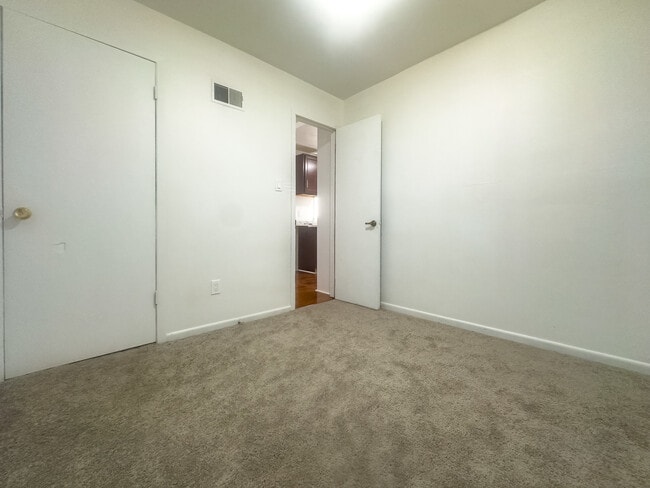 Building Photo - 3541 Blackstone Ave