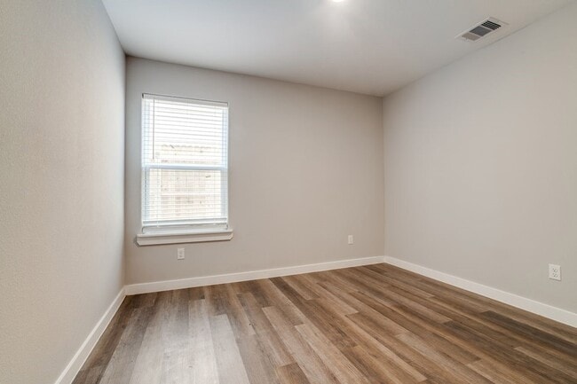 Building Photo - 5705 Breland St