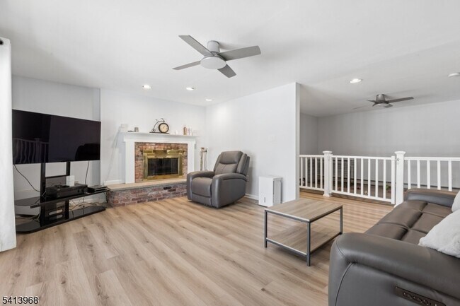 Building Photo - 11 Lewis Ln