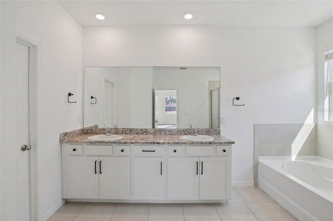 Building Photo - 10747 Laxer Cay Loop