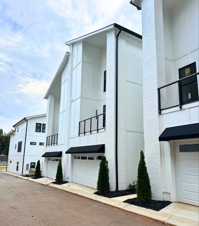 Building Photo - 100 Lepak Ln