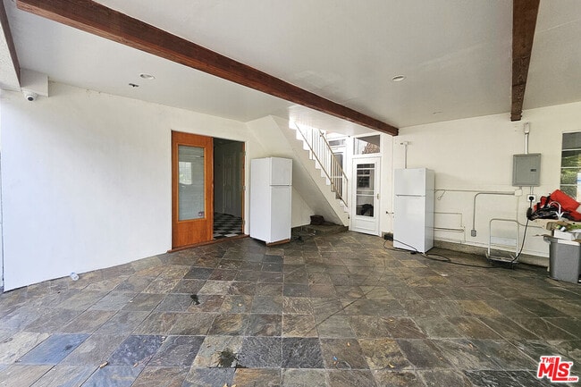 Building Photo - 302 N Griffith Park Dr