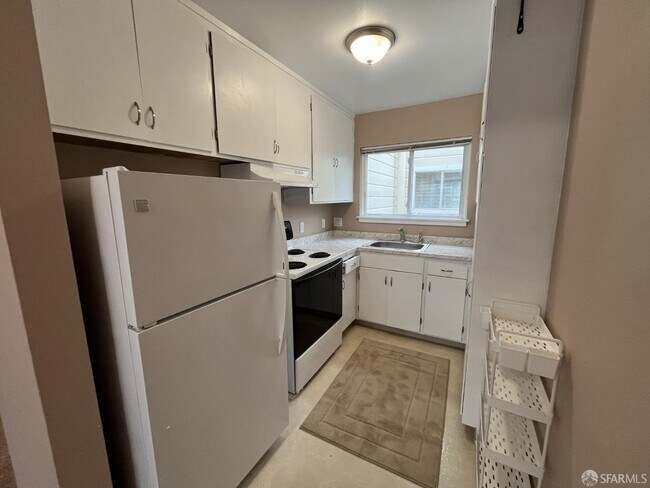 Building Photo - 124 Rivoli St
