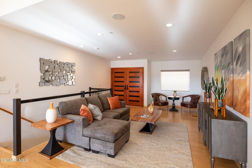 Building Photo - 5293 Calatrana Dr