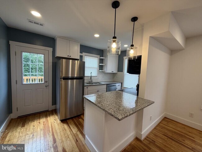 Building Photo - 618 Wolfe St