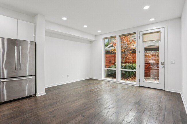 Building Photo - 256 E Roanoke St