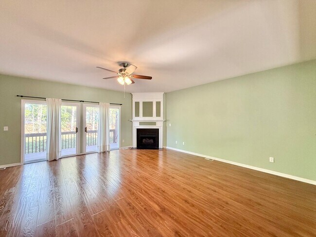 Building Photo - **OFFERING REFUNDABLE APPLICATION FEES** Stunning 3BD, 4BA Morrisville Townhome in an HOA Communi...