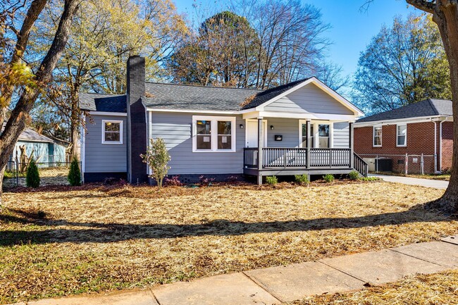 Primary Photo - Newly Renovated Rock Hill Home Close to Do...