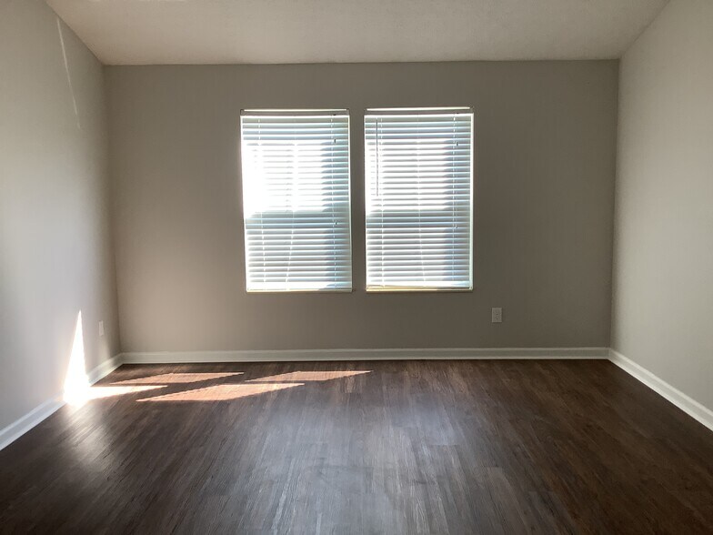Building Photo - 295 Marjoram Dr